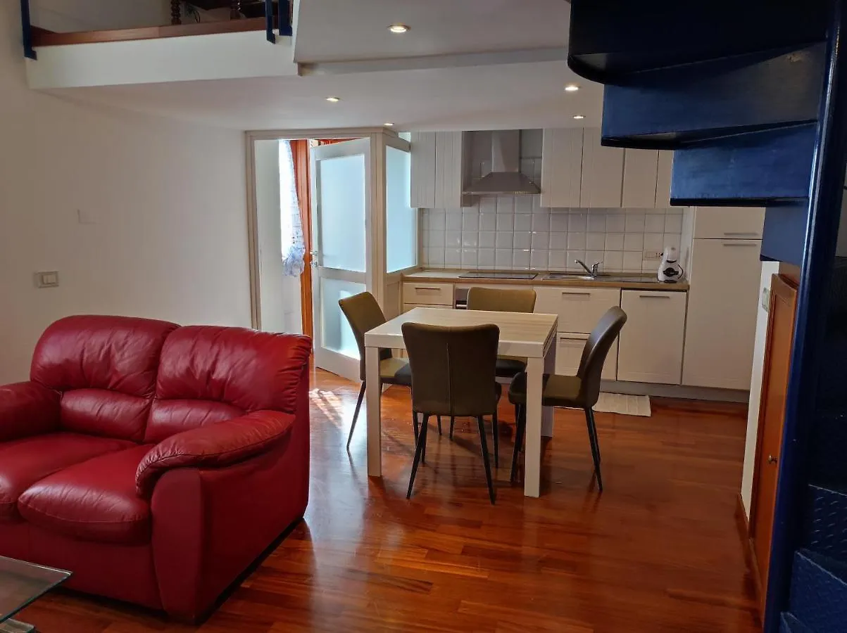 Marina Apartment City Centre Cagliari Italia